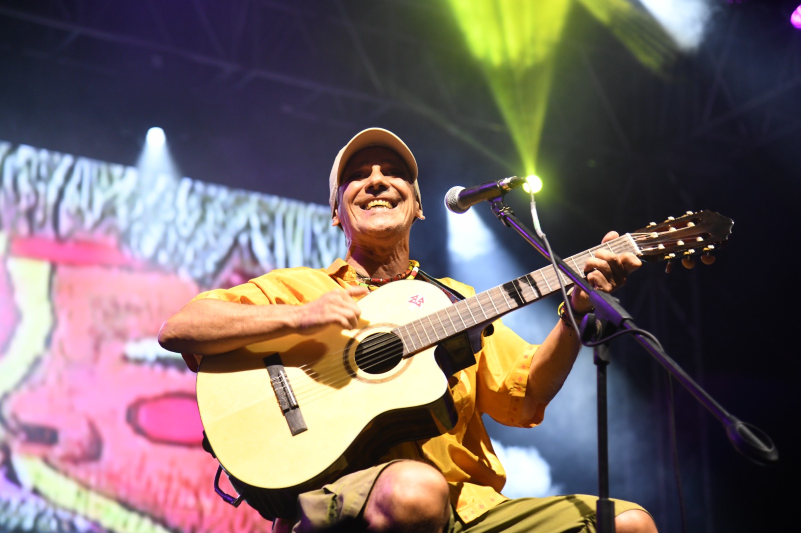 Manu Chao, Kalamış Yaz Festivali’nde sevenleriyle buluştu.