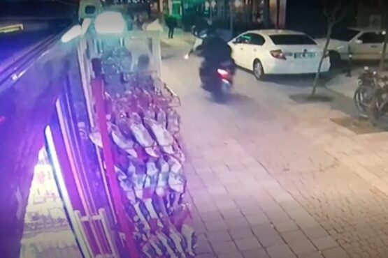 Kadıköy’de bir restorana silahlı saldırı düzenlendi. Saldırıda ölen ya da yaralanan olmadı.