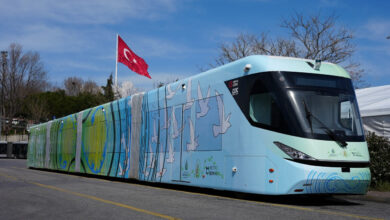 İstanbul Büyükşehir Belediyesi'nden (İBB) yapılan açıklamaya göre; elektrikli metrobüsler 1 Nisan itibarıyla test sürüşüne başlayacak.