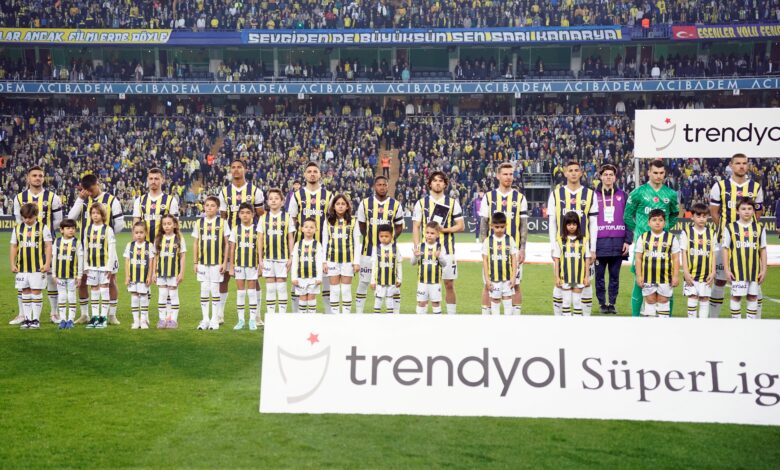 Fenerbahçe'de yoğun tempo başlıyor. Sarı-Lacivertli takım peş peşe birbirinden önemli maçlara çıkacak.