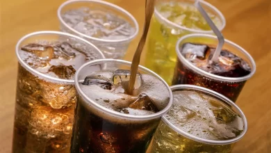 İftan sofralarında şekerli ve asitli içecekleri geniş yer veriliyor. Uzmanlar ise vücuda zarar veren bu içeceklerin tüketilmemesi gerektiğini ifade ediyor.