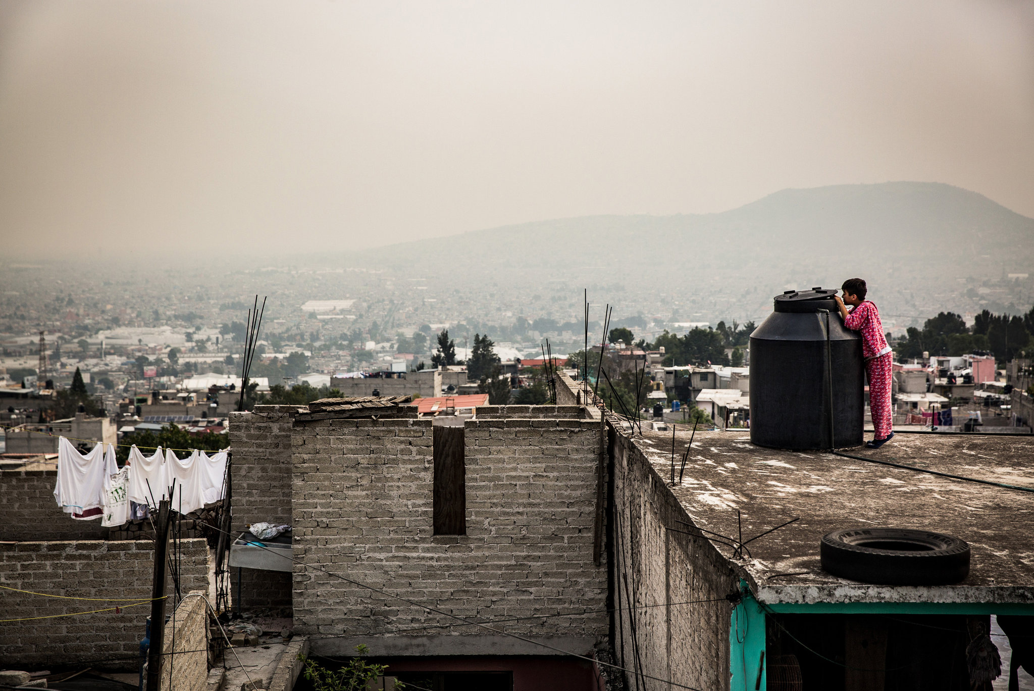 Meksika'nın başkenti Mexico City'de Pazartesi günü 34.2 santigrat derece ile 26 yıl sonra sıcaklık rekoru kırıldı.