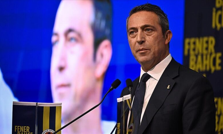 Ali Koç, Aziz Yıldırım'a davet gönderdi 1 Fenerbahçe'de başkanlık seçimi rüzgarı esiyor. Fenerbahçe Başkanı Ali Koç, Aziz Yıldırım'ı televizyonda konuşmaya davet etti.
