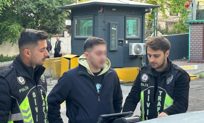 Kadıköy'de motosikletini yayaların üzerine süren kişi yakalandı 1 kadikoy motosikletini yayalar uzerine surdu
