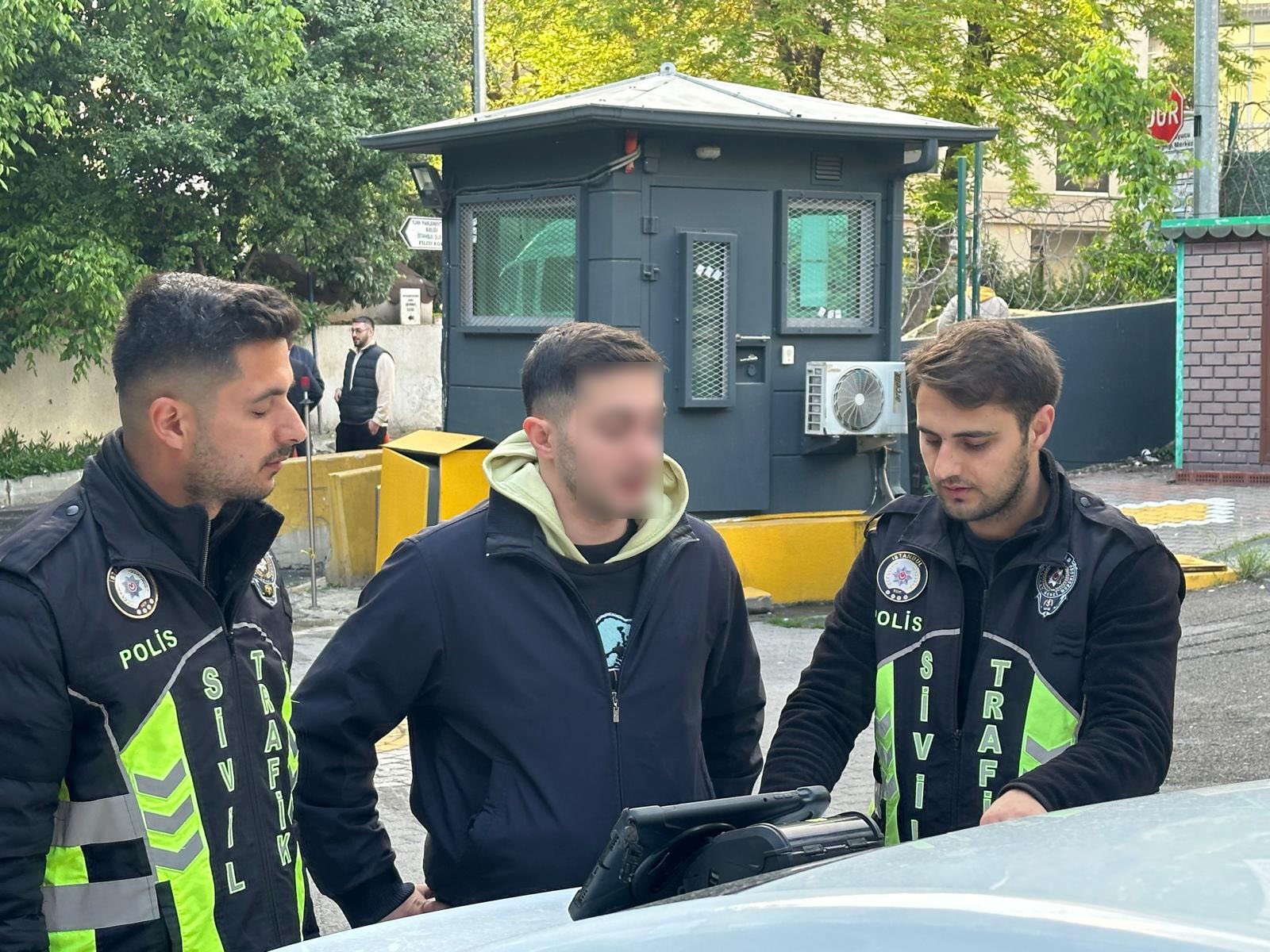 kadikoy motosikletini yayalar uzerine surdu