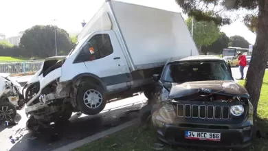 İstanbul Maltepe Dragos Sahilyolu’nda 5 aracın karıştığı zincirleme trafik kazası meydana geldi. Kazada bir kişi yaralandı.