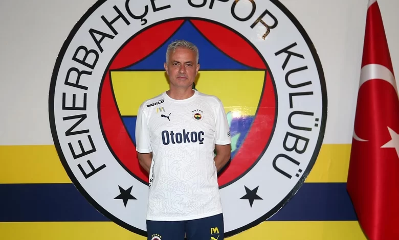 İşte Jose Mourinho'nun ekibi 1 Fenerbahçe Teknik Direktönü Jose Mourinho’nun teknik ekibinde yer alan isimler belli oldu.
