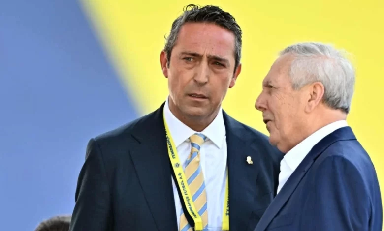 Fenerbahçe’de başkanlık yarışını kazanan isim Ali Koç oldu. Aziz Yıldırım rakibini tebrik etti ve şampiyonluk temennisinde bulundu.