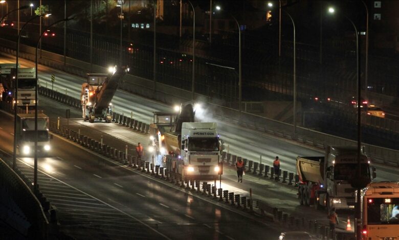 Haliç Köprüsü'nün Kadıköy yönü trafiğe kapatılacak 1 Metrobüs yolunda yapılacak çalışma kapsamında 3 Temmuz'dan itibaren Haliç'teki orta köprünün Kadıköy istikameti trafiğe kapatılacak.