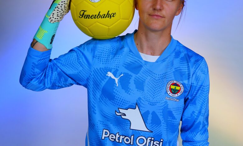 Natalia Munteanu, Fenerbahçe'de 1 Fenerbahçe Kadın Futbol Takımı, CS Gloria Bistrita 2018 forması giyen Natalia Munteanu’yu transfer etti.