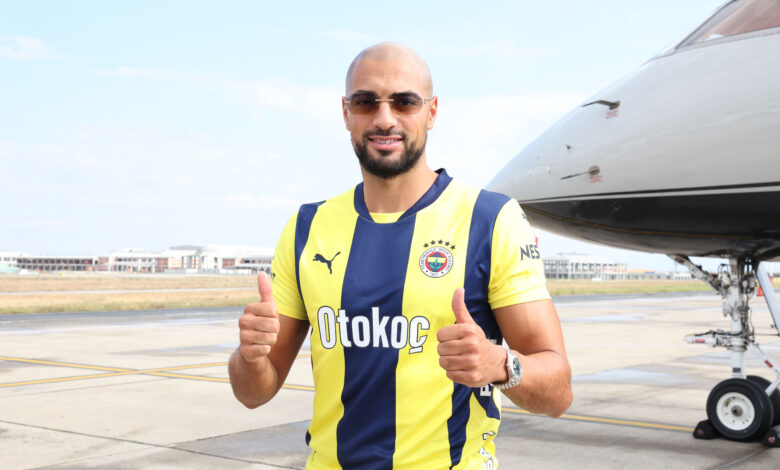 Fenerbahçe Sofyan Amrabat'ı renklerine bağladı 1 Fenerbahçe'nin, kadrosuna kattığı Faslı futbolcu Sofyan Amrabat, sarı-lacivertli kulübün 117 yıllık tarihindeki 192. yabancı futbolcu oldu.
