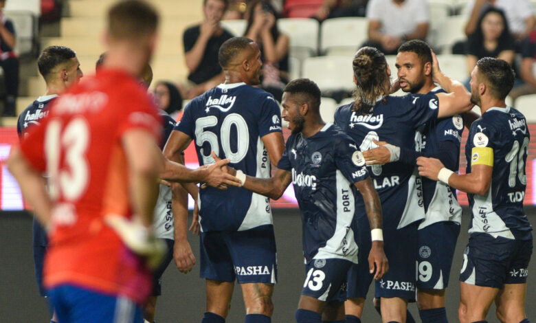 Antalyaspor, Süper Lig'in 7'nci haftasında sahasında oynadığı maçta Fenerbahçe ile karşılaştı.
