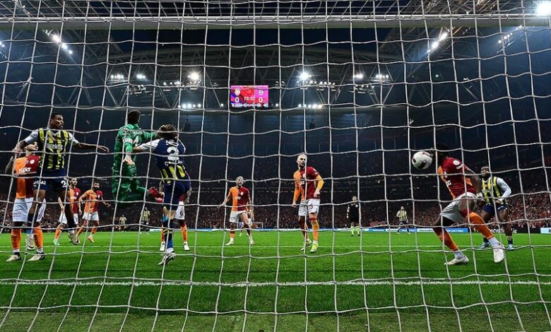 Türkiye Futbol Federasyonu, 3., 5. ve 6. hafta maçlarının programını açıkladı. Fenerbahçe-Galatasaray derbisi 21 Eylül Cumartesi günü oynanacak.