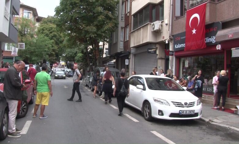Kadıköy'de birçok mahallede 15'ten fazla kedi zehirlenerek öldürüldü. Mahallelinin tepki gösterdiği olaya ilişkin soruşturma başlatıldı.
