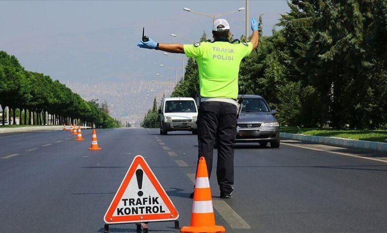 İstanbul Maltepe'de alkollü olarak okul servisi kullanan sürücüye 22 bin 601 lira ceza kesildi.