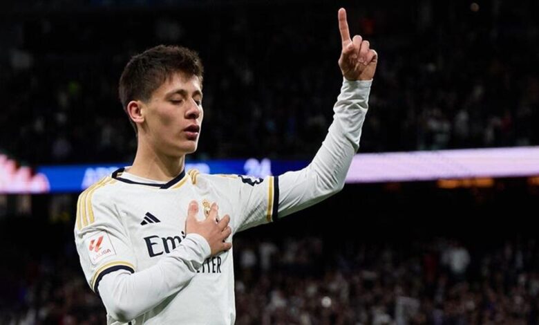 Fenerbahçe'den Real Madrid'e transfer olan Arda Güler'in Fenerbahçe'ye döneceği yönünde iddiaları gündeme bomba gibi düştü.