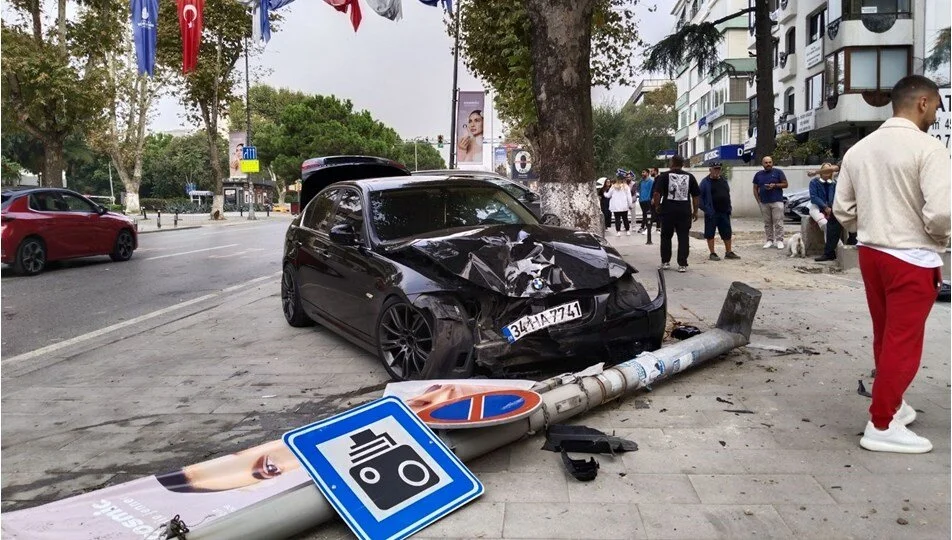 Kadıköy İlçesinde meydana gelen Trafik Kazaları ile ilgili haberleri Kadıköy Postası Trafik Kazası sayfalarında bulabilirsiniz.