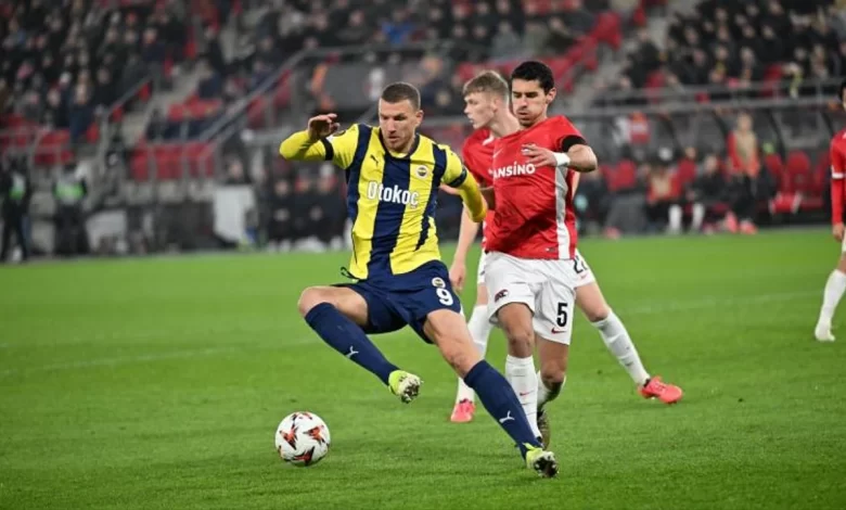Fenerbahçe, Avrupa’daki Savunma Problemini Çözemiyor 1 Fenerbahçe, Avrupa'da savunma sorunları yaşıyor; son 8 maçta kalesinde 13 gol gördü.