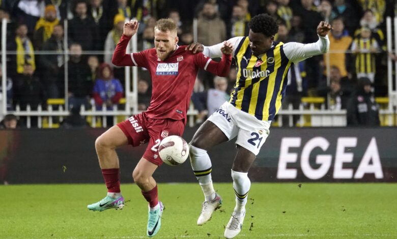 Trendyol Süper Lig'in 12. haftasında Fenerbahçe, Kadıköy’de Sivasspor'u konuk etmeye hazırlanıyor.