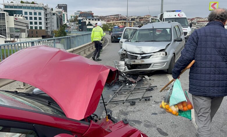 Maltepe’de iki otomobil çarpıştı: 5 kişi yaralandı 1 Maltepe Girne Caddesi’nde iki otomobilin kafa kafaya çarpışması sonucu 5 kişi yaralandı.