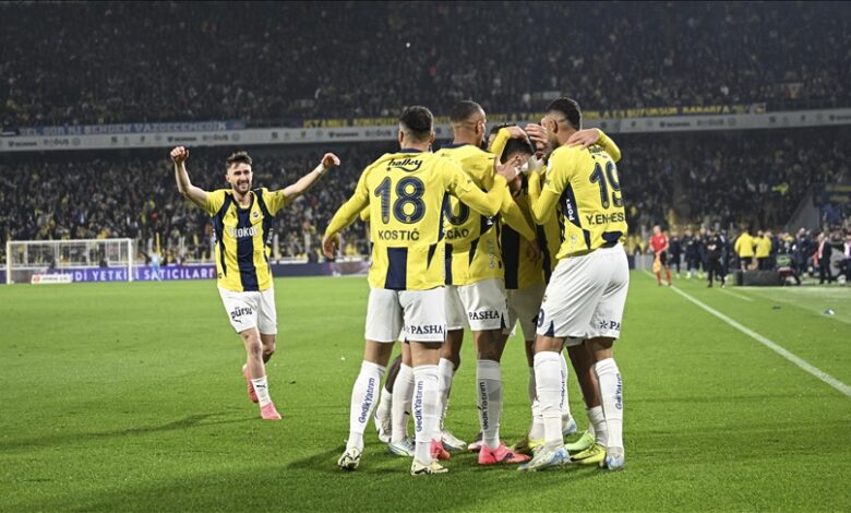 Süper Lig'in 14. haftasında Fenerbahçe, Gaziantep FK'yi Oğuz Aydın, Becao ve Dzeko'nun golleriyle mağlup ederek zirve takibini sürdürdü.