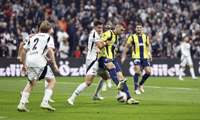 Fenerbahçe'nin 26 maçlık deplasman serisi Beşiktaş'a karşı sona erdi! 1 Trendyol Süper Lig’in 15. haftasında Beşiktaş’a 1-0 mağlup olan Fenerbahçe, 26 maçlık deplasman yenilmezlik serisini kaybetti.