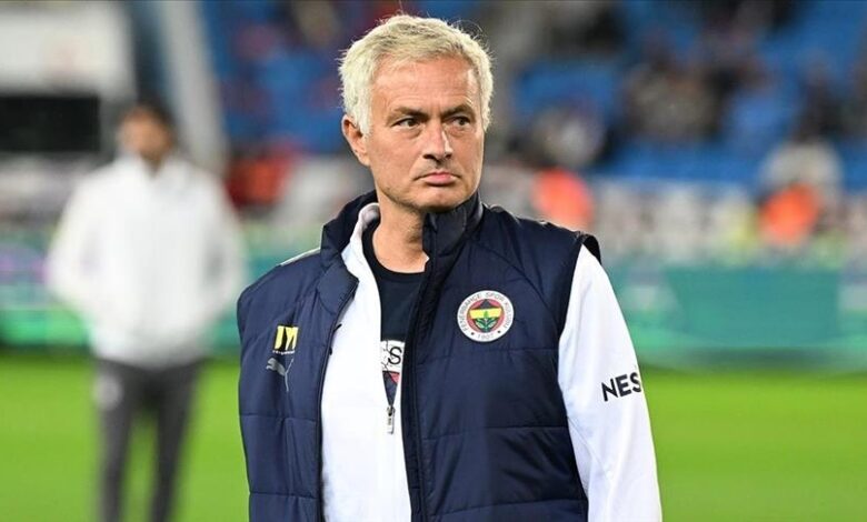 Fenerbahçe Teknik Direktörü Jose Mourinho’nun sağlık sorunları nedeniyle yurtdışında ameliyat olacak.