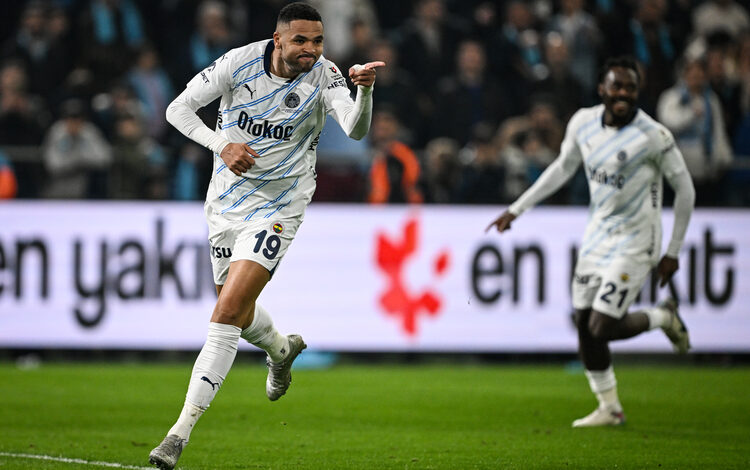 Fenerbahçe, Adana Demirspor'u farklı geçti: 4-0 1 Fenerbahçe, En-Nesyri ve Dzeko’nun golleriyle Adana Demirspor’u deplasmanda 4-0 mağlup etti.
