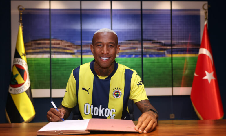 Fenerbahçe Kulübü, Brezilyalı futbolcu Anderson Talisca'yla 1,5 yıllık sözleşme imzalandığını açıkladı.