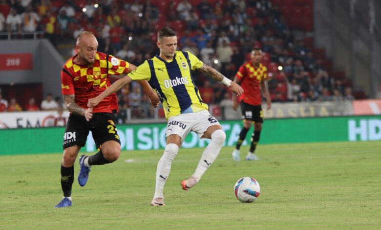 Fenerbahçe, Göztepe ile 58. randevuya çıkıyor 1 Fenerbahçe, Göztepe'yi ağırlıyor. Zirve takibindeki sarı-lacivertliler, taraftarının önünde galibiyet serisini sürdürmeyi hedefliyor.