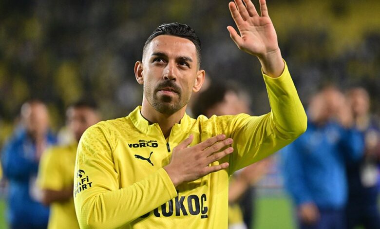 Fenerbahçe, İrfan Can Kahveci ile 3 yıllık yeni sözleşme imzaladı 1 Fenerbahçe, 2020/2021 sezonundan bu yana takımın önemli parçalarından biri olan İrfan Can Kahveci ile 3 yıllık yeni bir sözleşme imzaladı.