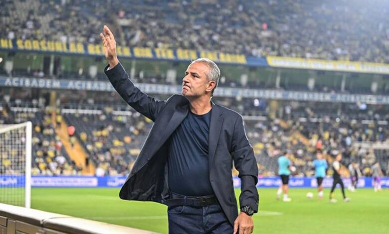 Fenerbahçe'den ayrıldıktan sonra birçok teklif alan İsmail Kartal, İran ekibi Persepolis ile anlaşmaya vardı.