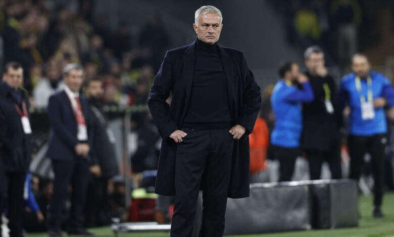 Jose Mourinho, maç sonrasında hakem kararlarını ve ligdeki statükoyu eleştirerek dikkat çeken açıklamalarda bulundu.