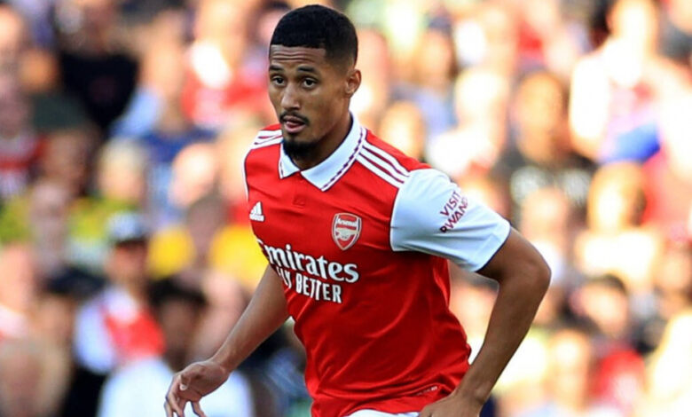 Real Madrid, savunma hattını güçlendirmek için Arsenal’den William Saliba ve Liverpool’dan Alexander-Arnold’ı kadrosuna katmak istiyor.