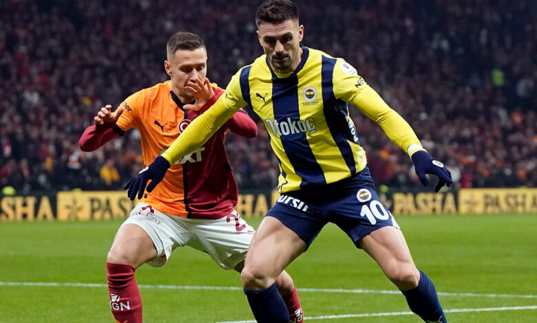 Galatasaray - Fenerbahçe derbisi, büyük mücadelenin yaşandığı ancak gol çıkmayan bir karşılaşma olarak 0-0 beraberlikle tamamlandı.