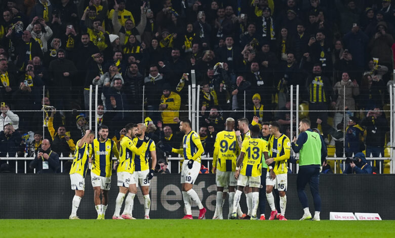 Süper Lig’in 24. haftasında Kasımpaşa’yı 3-1 mağlup eden Fenerbahçe, üst üste yedinci galibiyetini alarak zirve yarışını sürdürdü.