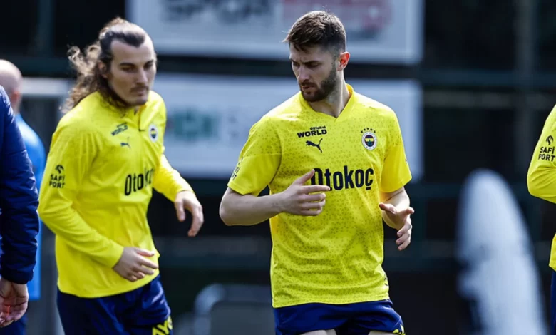 Fenerbahçe’de İsmail Yüksek ve Çağlar Söyüncü sakatlandı 1 Fenerbahçe, Alanyaspor karşılaşmasında sakatlanan İsmail Yüksek ve Çağlar Söyüncü’de uyluk arka adale yaralanması tespit edildiğini açıkladı.