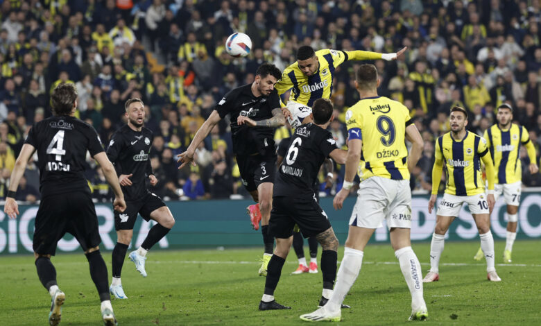 Fenerbahçe'den muhteşem geri dönüş 1 Fenerbahçe, Çaykur Rizespor karşısında 2-0 geriye düştüğü maçı 3-2 kazanarak kritik bir galibiyet aldı.