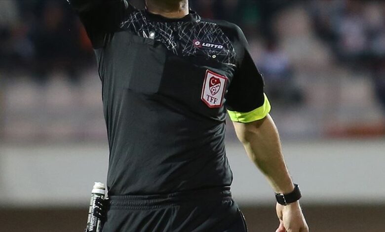 TFF Başkanı İbrahim Hacıosmanoğlu, Galatasaray-Fenerbahçe derbisinin yabancı bir hakem tarafından yönetileceğini açıkladı.