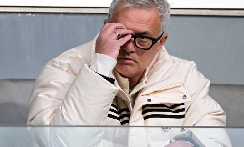 A Milli Takım Teknik Direktörü Vincenzo Montella ve Fenerbahçe Teknik Direktörü Jose Mourinho tribünden takip etti.