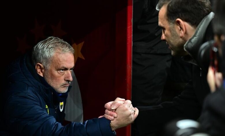 PFDK, Galatasaray-Fenerbahçe derbisi sonrası Jose Mourinho’ya 4, Okan Buruk’a 1 maç men cezası verdi.