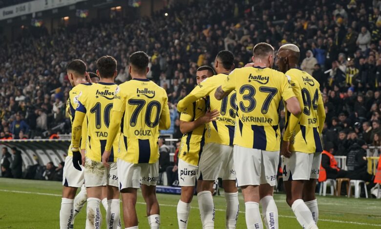 Trendyol Süper Lig'in 26. haftasında Fenerbahçe, sahasında Antalyaspor’u konuk edecek. Jose Mourinho bu maçta cezası sebebiyle tribünde olacak
