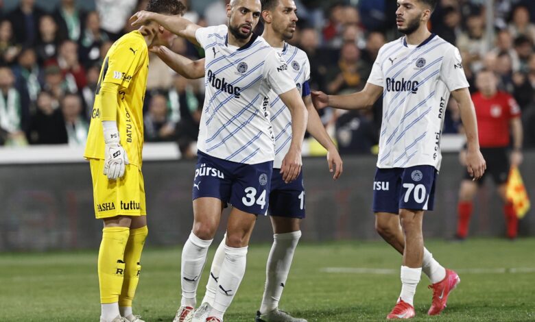 Süper Lig'in 29. haftasında milli ara sonrası sahalara dönen Fenerbahçe, Bodrum FK karşısında ilk yarıda işi bitirdi.