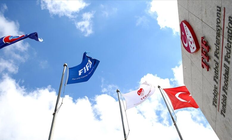 Türkiye Futbol Federasyonu, Fenerbahçe'nin dahil olduğu 3 kulübün PFDK'ya sevk edildiğini açıkladı.