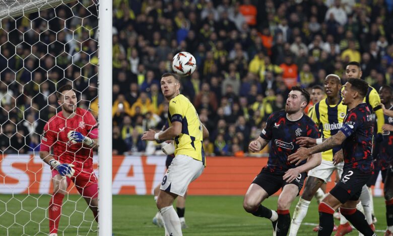 Fenerbahçe, UEFA Avrupa Ligi son 16 turu ilk maçında Rangers’a 3-1 mağlup olarak tur şansını zora soktu. Jose Mourinho takımını eleştirdi.