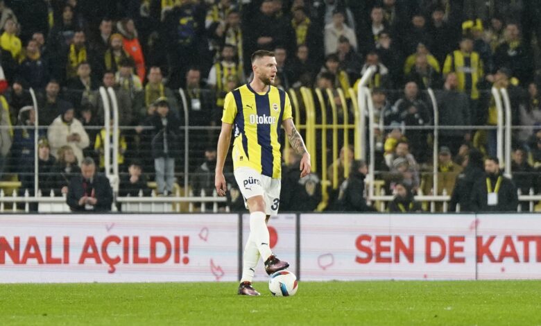 Ara transfer döneminde Fenerbahçe'ye katılan Milan Skriniar, savunmada liderlik yaparak takımın 18 maçlık yenilmezlik serisine büyük katkı sağladı.