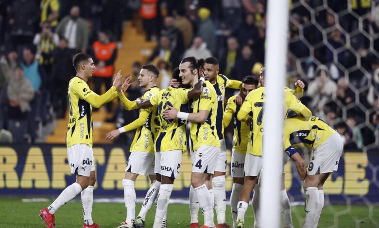 Fenerbahçe, Trendyol Süper Lig'in 26. haftasında Onvo Antalyaspor'u 3-0 mağlup ederek zirve takibini sürdürdü.