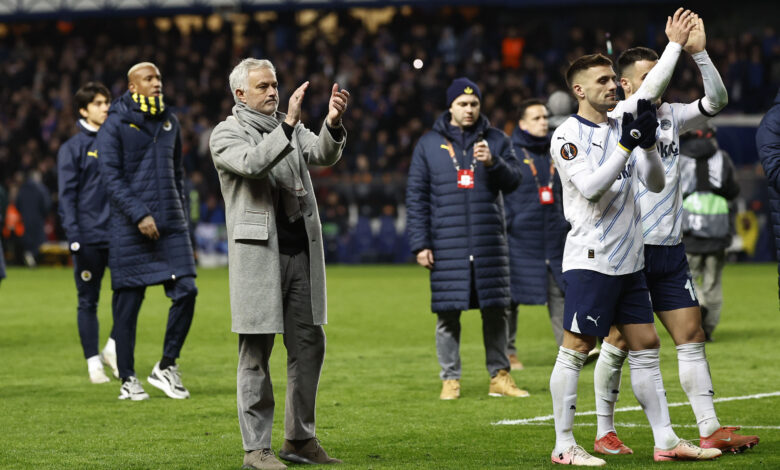 Rangers'ı normal sürede ve uzatmalarda 2-0 mağlup eden Fenerbahçe, penaltı atışlarında 3-2 kaybederek turnuvaya veda etti.