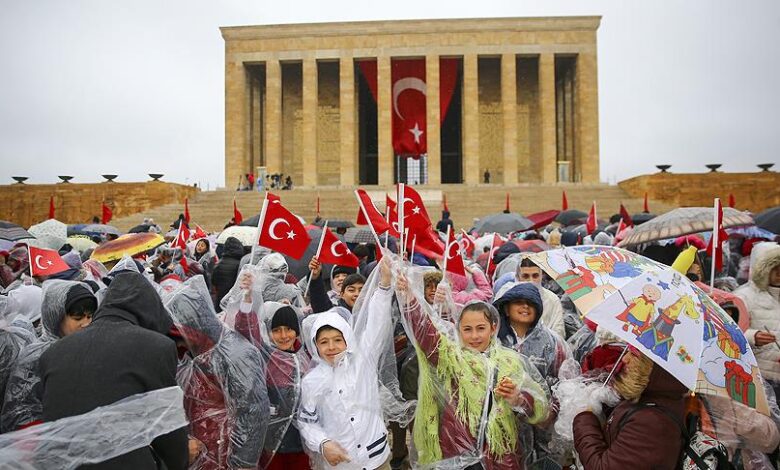 23 Nisan 1920’de Ankara’da açılan Türkiye Büyük Millet Meclisi, bağımsızlık meşalesini yakarak Türk milletinin kaderini değiştirdi.