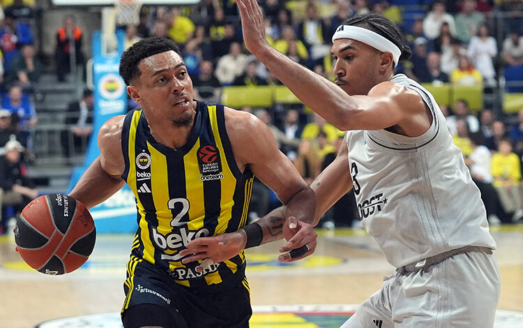 THY Avrupa Ligi play-off serisi ikinci maçında Paris Basketbol’u 89-72 mağlup eden Fenerbahçe Beko, Dörtlü Final için büyük avantaj yakaladı.